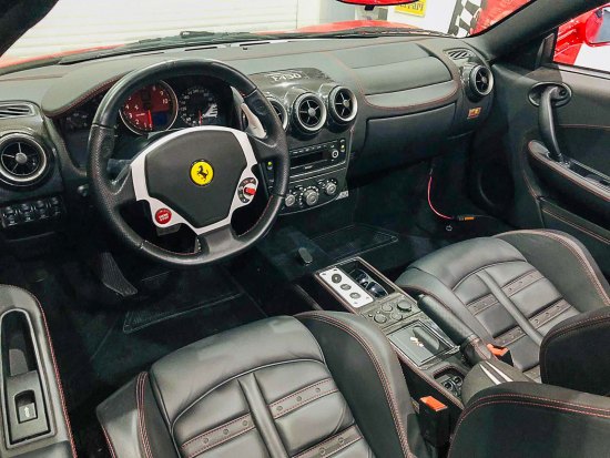 Ferrari-430_scuderia-leone_interieur